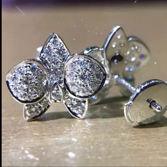 New 925 Silver Tender Flower Diamond Stud Earrings - Picture 2 of 3